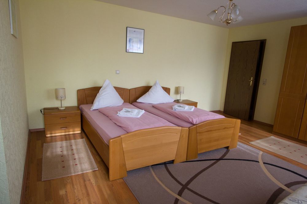 Hotel Adria Stuben Urbar  Экстерьер фото